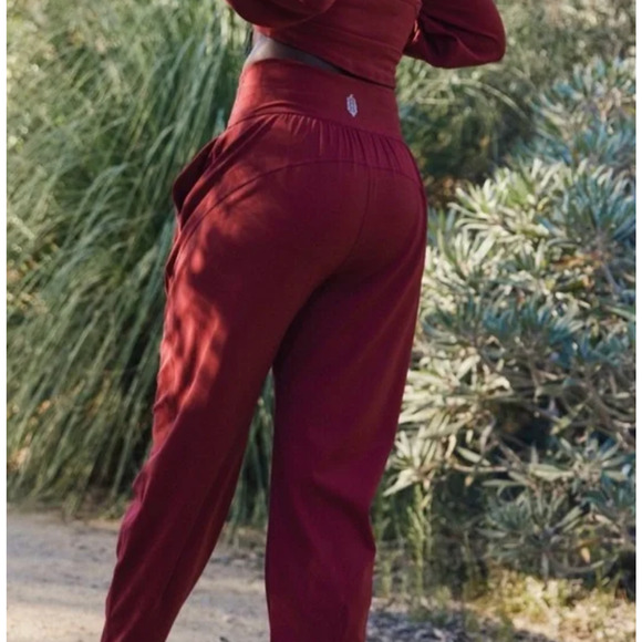 (S) NWOT $148 Free‎ People Never Better Structured Joggers Crimson - Picture 6 of 8
